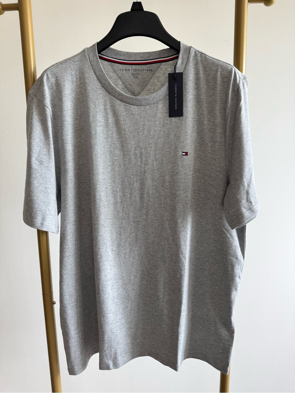 Tommy Hilfiger Men’s Gray Crew Neck Short Sleeve Tee